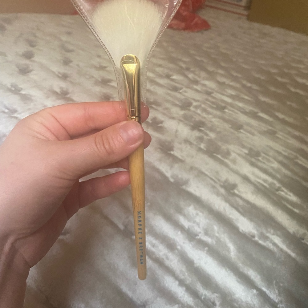 Morphe Fan Makeup Brush bretman rock